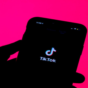 TikTok Introduces Bold Glamour Filter, Raises Questions About AI and Beauty Standards