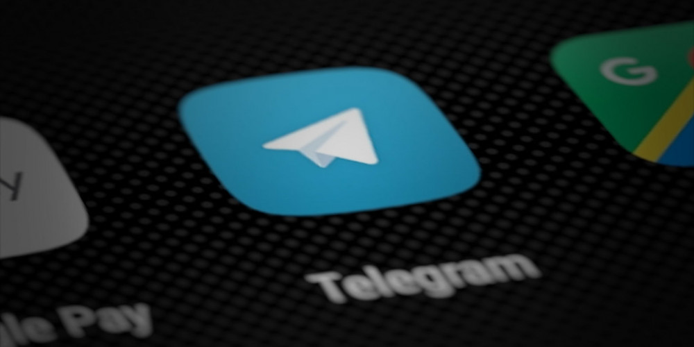 The Benefits and Uses of Telegram: A Revolutionary Messaging App Poster